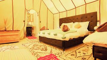 5 bedrooms, WiFi, bed sheets