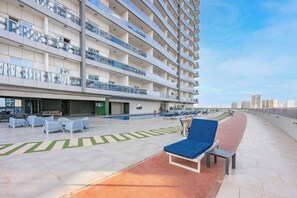 Terrace/patio - Free housekeeping visits during your stay - StayShort - Cozy Studio in Sposrt City that Sleeps 3 (Sports City)