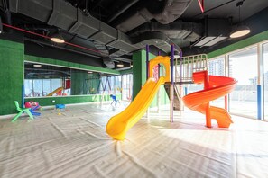 Children’s area - Free housekeeping visits during your stay - StayShort - Cozy Studio in Sposrt City that Sleeps 3 (Sports City)