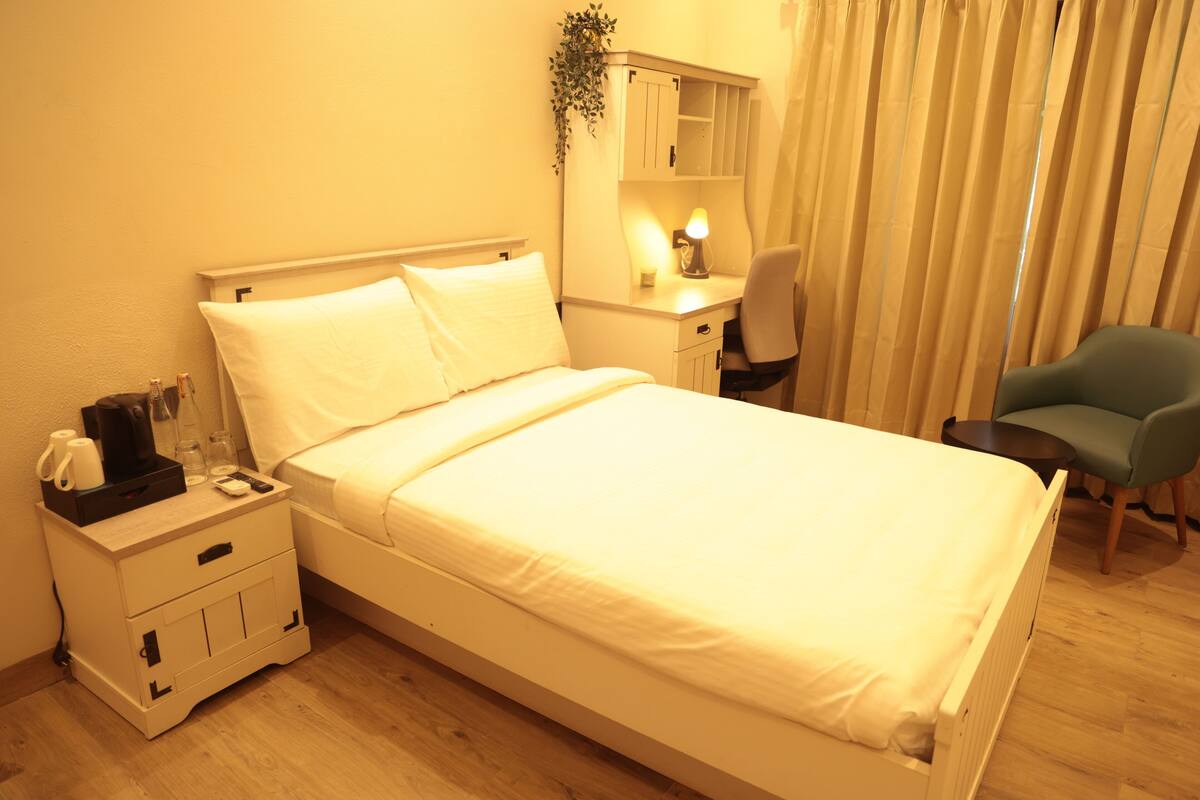 Comfort Room, Hill View