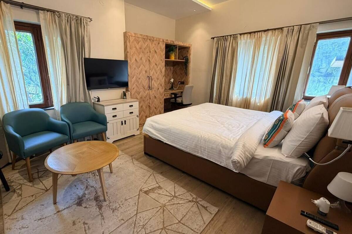 Deluxe Room, Hill View