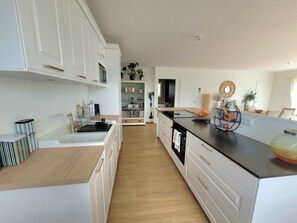 Fridge, microwave, oven, stovetop - Bright villa with garden and Balnéo 5 min d'Arcachon and 15 min from the beaches (La Teste-de-Buch)