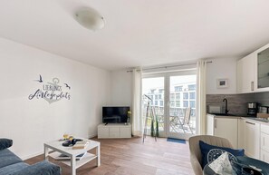 TV, stereo - Vacation apartment Marina Liebe directly in the City Marina Cuxhaven (Cuxhaven)
