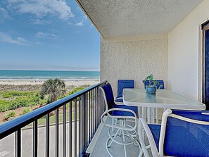 Outdoor dining - Shipyard Village B- 23 Features Beautiful Views of the Ocean (Pawleys Island)