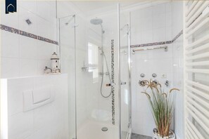 Shower - Cozy vacation apartment Edda - close to the beach in the heart of Zinnowitz (Zinnowitz)
