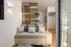 Deluxe Apartment, Balcony, Courtyard View | Living area - Gian Giacomo Mora Raffinato monolocale (Milan)