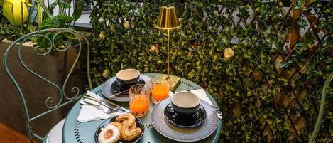 屋外ダイニングエリア