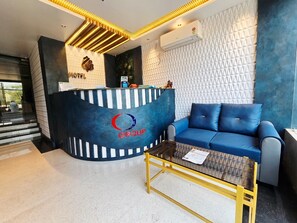 Living area - Motel Oracle (Kharagpur)