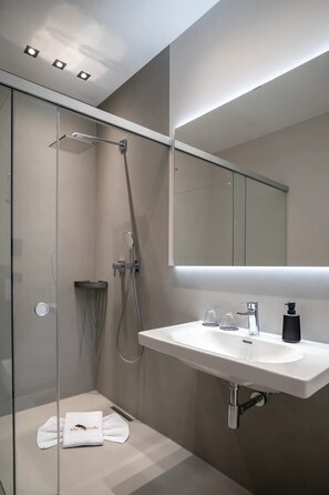 Bathroom - Premium apartment with 2 bedrooms, 2 balconies and mountain views in Oberammergau (Oberammergau)