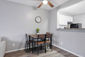 Dining - Modern 2BR townhome with full kitchen & dining (Arlington)