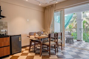 Apartment, 2 Bedrooms, Balcony | Dining