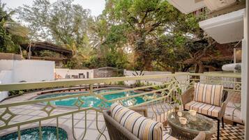 Apartment, 2 Bedrooms, Balcony | Property grounds