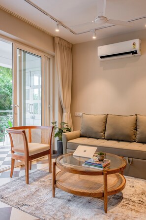 Căn hộ, 2 phòng ngủ, ban công | Khu phòng khách