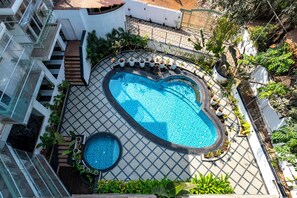 Outdoor pool - Staymaster Solintra 2BHK A301 (Verem)