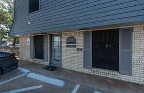 Exterior detail - Cozy 2BR townhome with open living space (Arlington)