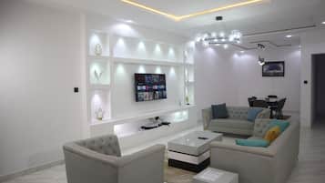 Apartment, 3 Schlafzimmer, Balkon, Stadtblick | Wohnbereich