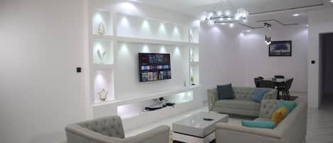 อพาร์ทเมนท์, 3 ห้องนอน, ระเบียง, วิวเมือง | บริเวณนั่งเล่น