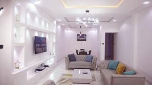 Apartment, 3 Bedrooms, Balcony, City View | Ruang tamu