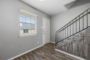 Interior - Comfortable 2BR townhome perfect for longer stays (Arlington)