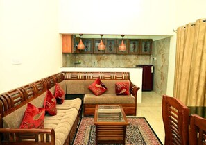 Living area - Retreat Villa (Devikolam)