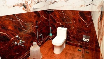 Deluxe Apartment, Non Smoking, Kitchen | Bathroom