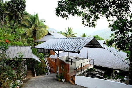 Terrace/patio. Retreat Villa