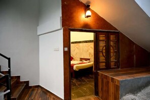 Habitació Comfort | Roba de llit d'alta qualitat i escriptori 