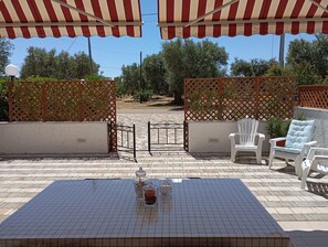 Outdoor dining - Cozy open space with beautiful veranda (Castellana Grotte)