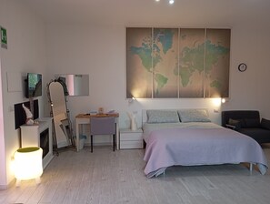 1 bedroom, iron/ironing board, WiFi, bed sheets - Cozy open space with beautiful veranda (Castellana Grotte)