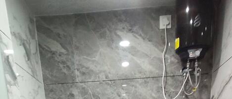 Classic Double Room | Bathroom | Shower, free toiletries, towels, soap