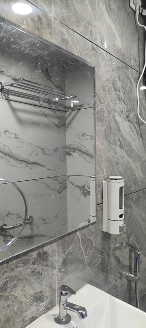 Klassieke tweepersoonskamer | Badkamer