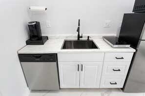 Private kitchen - Tropical Tiny Home in Palm Beach Gardens, Florida (Palm Beach Gardens)