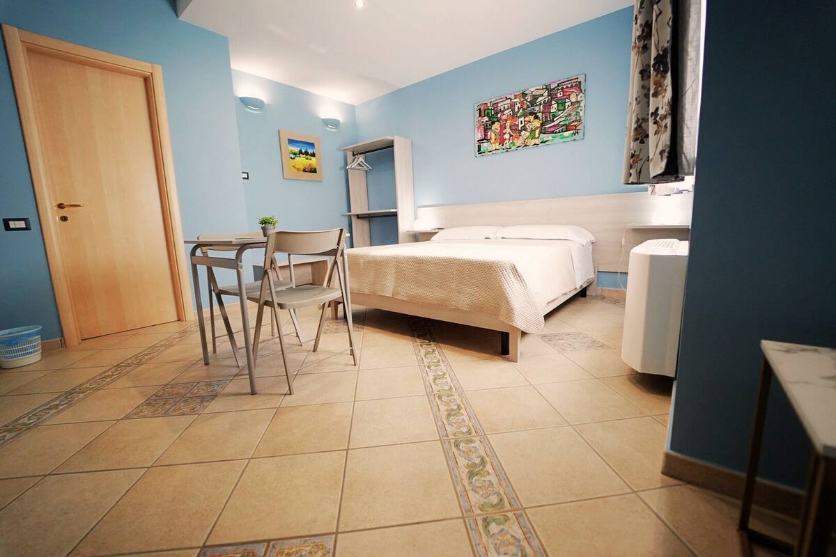 スタジオ 専用バスルーム コートヤードビュー