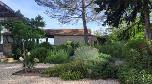Property grounds - Mas de la Carade, absolute calm and views (Cabrières-d'Aigues)