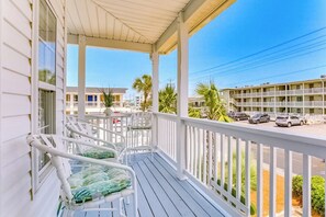 Terrace/patio - Pelican Manor Unit B: 4 Bdrm/4.5 Ba, with wrap-around balconies with marsh views, modern décor, updated appliances, ample parking, and just a 1-minute walk to the beach. (North Myrtle Beach)