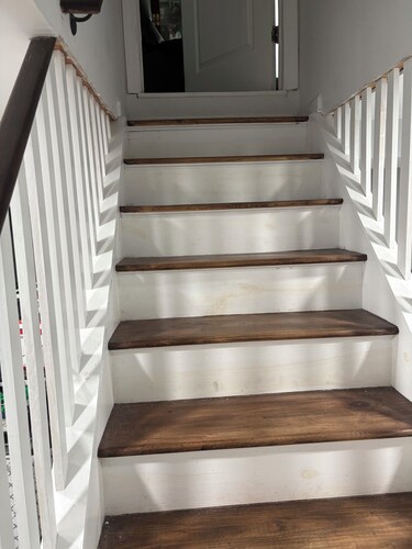 Private basement walkout in welcoming Huntington Station perfect for your stay