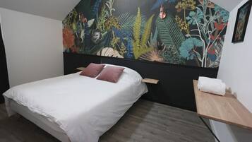 1 slaapkamer, een strijkplank/strijkijzer, gratis wifi, beddengoed