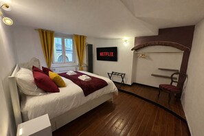 2 bedrooms, iron/ironing board, WiFi, bed sheets - Leduetorri, is ideal for enjoying the beauty of Genoa and its caruggi (Genova)
