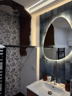 Hair dryer, bidet, towels, soap - Leduetorri, is ideal for enjoying the beauty of Genoa and its caruggi (Genova)