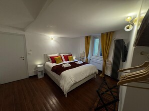 2 多间卧室、熨斗/熨衣板、WiFi、床单