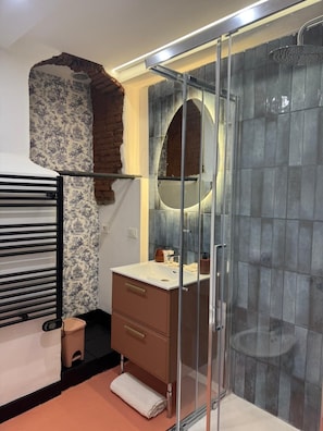 Hair dryer, bidet, towels, soap - Leduetorri, is ideal for enjoying the beauty of Genoa and its caruggi (Genova)