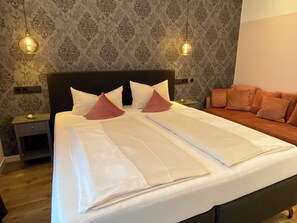 1 bedroom, iron/ironing board, WiFi, bed sheets - Premium double room with terrace & fantastic mountain view in Oberammergau (Oberammergau)