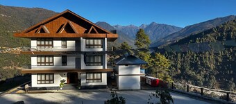 Pines Dirang Homestay