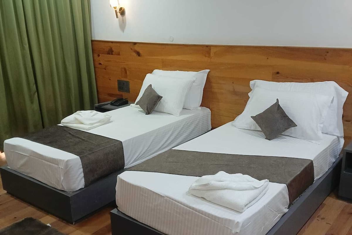 Dobbeltværelse med dobbeltseng eller 2 enkeltsenge