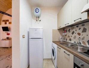 House, 1 Bedroom, Balcony, City View | Laundry - Petra Domus Spa & Private Lodge (Veglie)