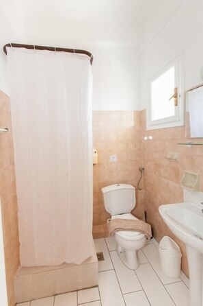 Bathroom - Hotel Thetis (Tolo)