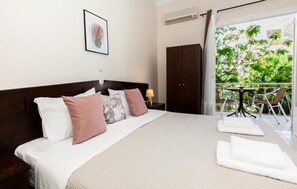 Kahden hengen economy-huone, parveke, näköala pihalle