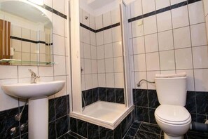 Shower, hair dryer, towels, shampoo