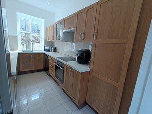 Fridge, microwave, oven, stovetop - RnB - The Coach House - Ev Charger Option (Girvan)