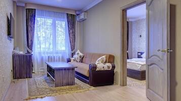 Luxury Suite, 1 Bedroom | Living area